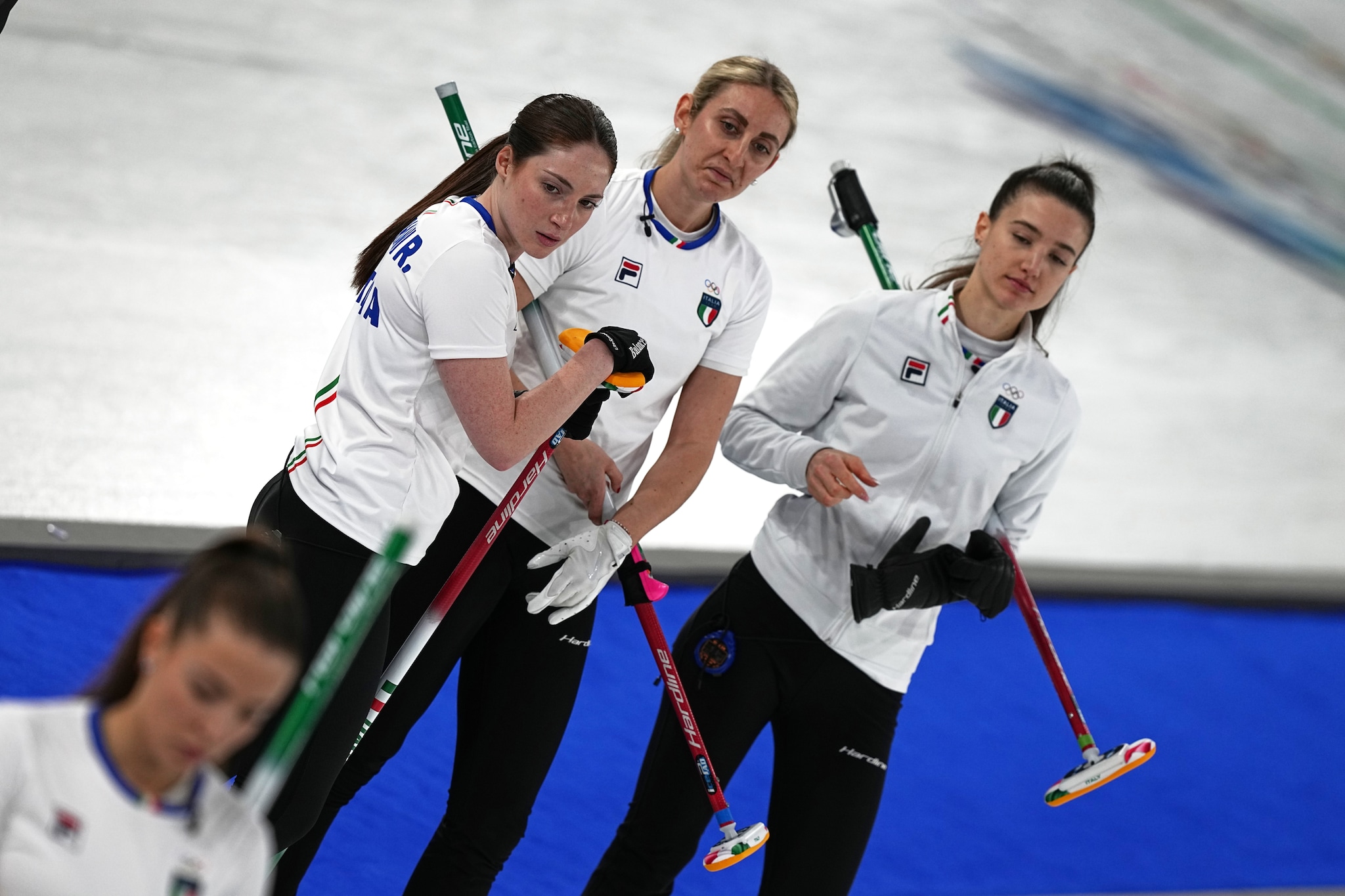 Stefania Constantini e il suo team impegnate in una gara.