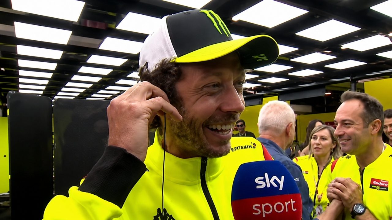 Valentino Rossi in TV non ha riso dell'incidente di Alex Marquez a Barcellona: perché è stato travisato