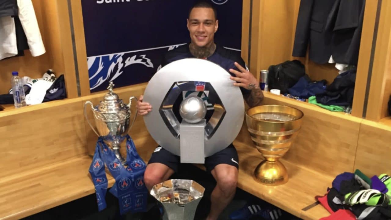 van der Wiel: "Quattro anni al PSG con Ibrahimovic e Cavani, ma non riesco a ricordare nulla"