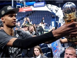 Wembanyama fenomenale: manda a casa Oklahoma City e trascina gli Spurs alle Finals NBA contro New York