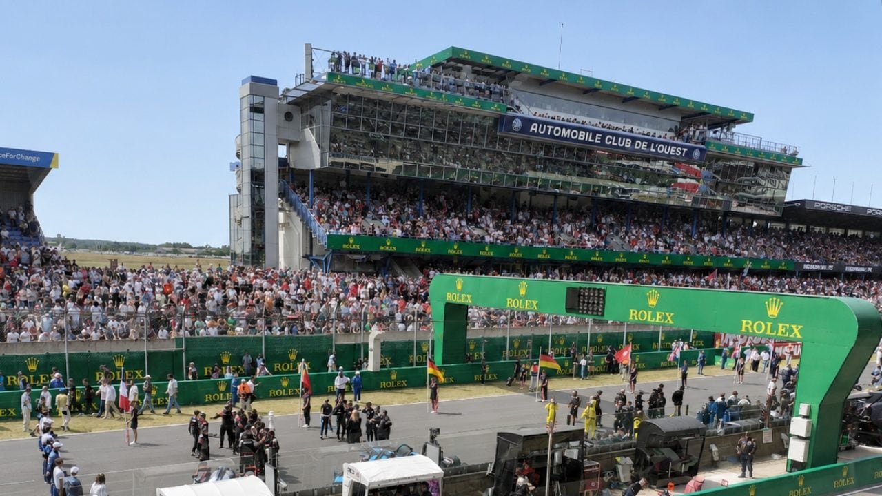 Siamo stati dentro la 24 Ore di Le Mans 2026... e abbiamo capito perché non è soltanto una gara di auto