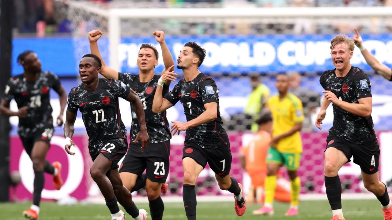 Il Canada è la prima squadra qualificata agli ottavi dei Mondiali: battuto in recupero il Sudafrica
