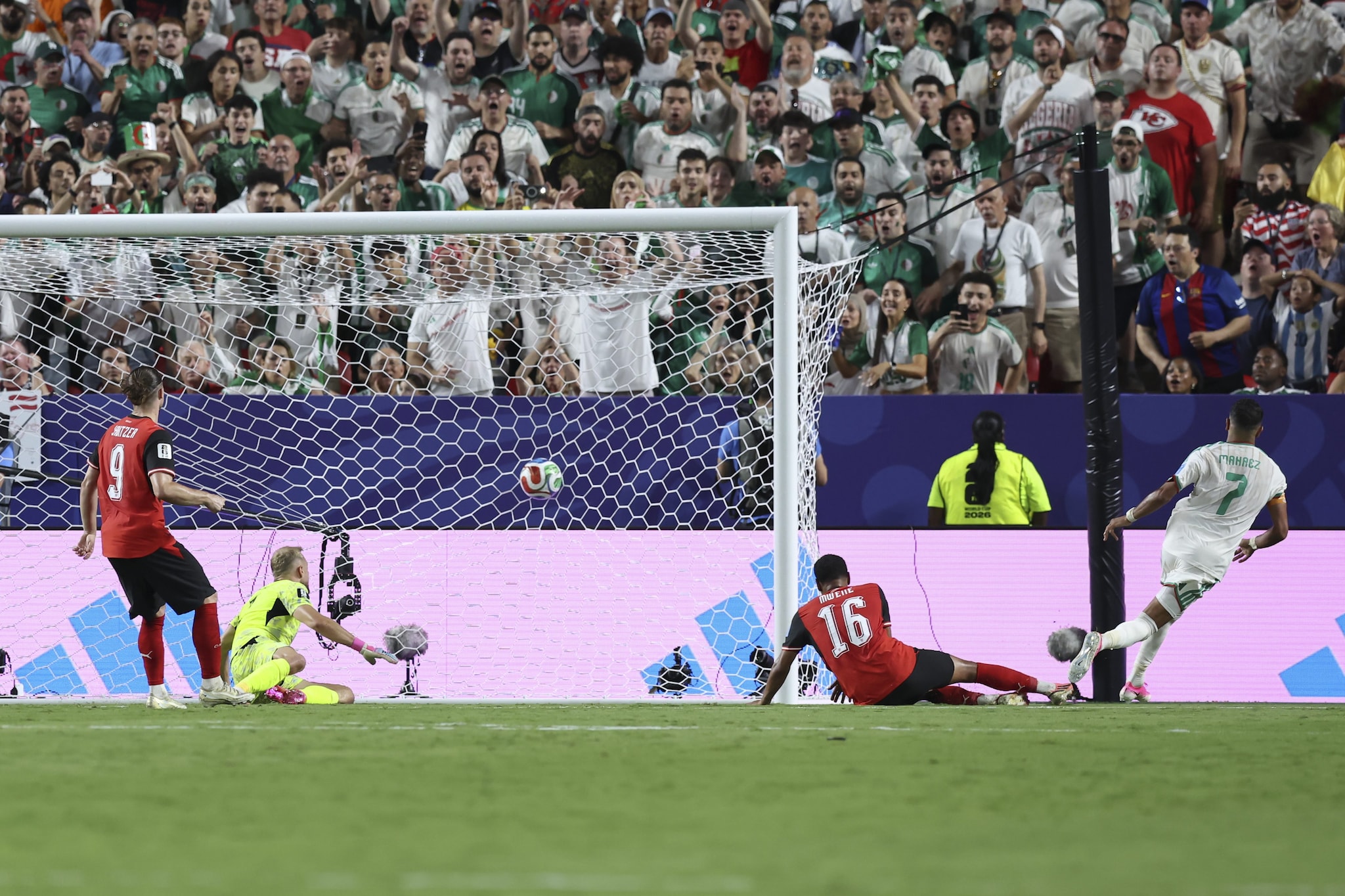 Il gol di Mahrez che sembrava avesse eliminato l’Austria e qualificato l’Iran come migliore terza.