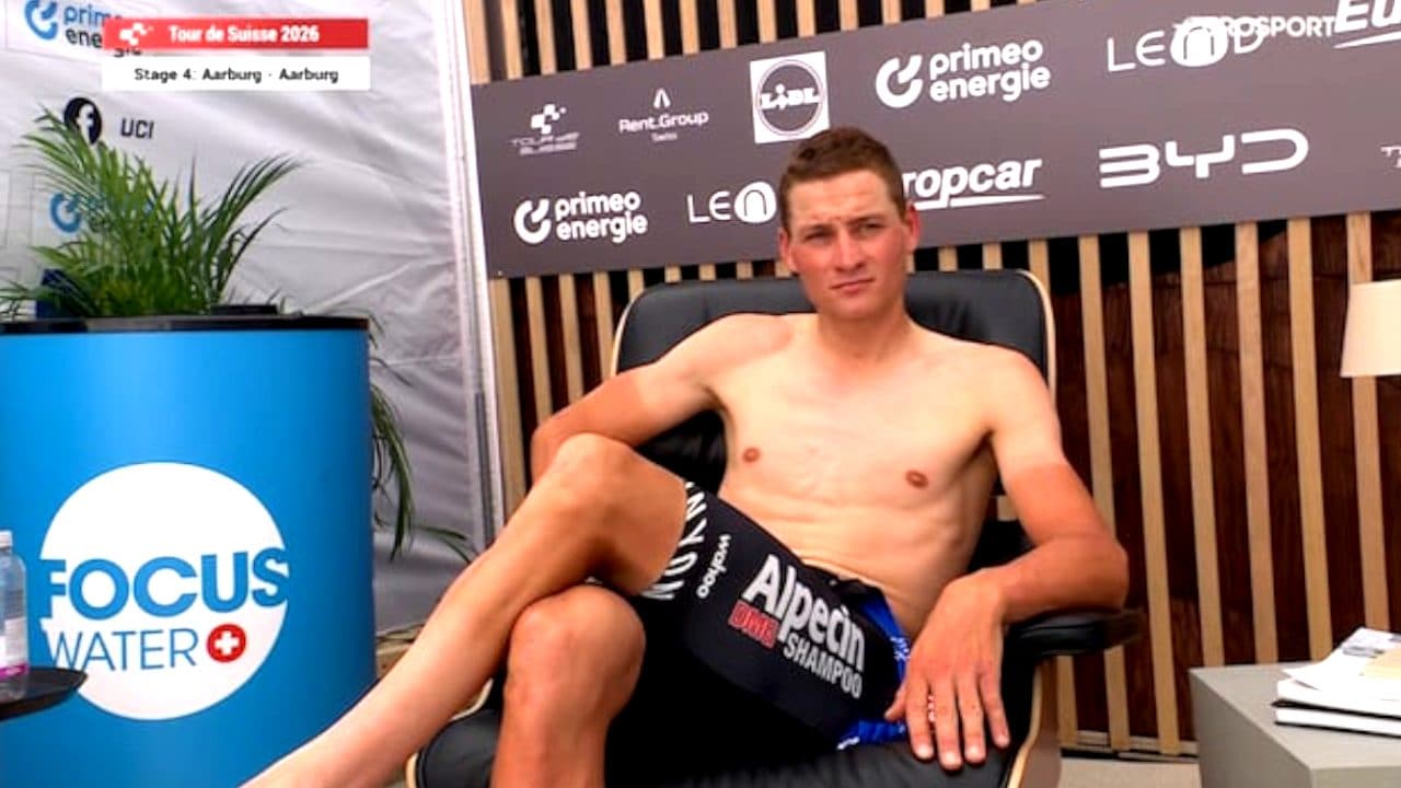 Van der Poel a torso nudo al Giro di Svizzera, l'UCI non gradisce il fuori protocollo in diretta TV