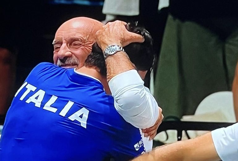 Gipo Arbino e l’abbraccio con Sonego dopo il trionfo in Davis
