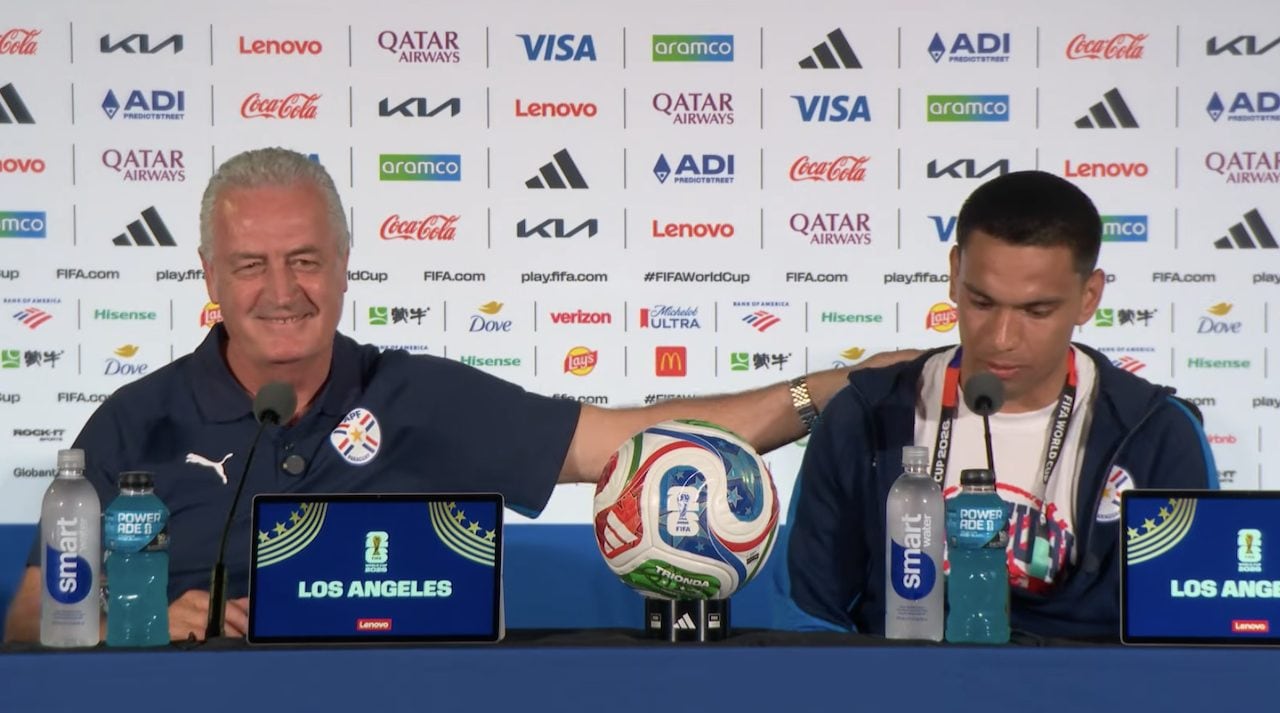 Gomez scoppia in lacrime, Alfaro lo consola
