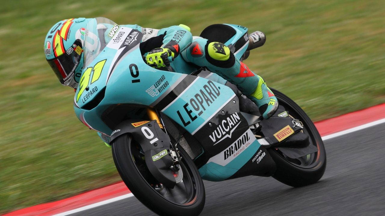 Clamoroso in Moto3, Fernandez squalificato dai primi sei GP dell'anno: manomessi illegalmente i motori
