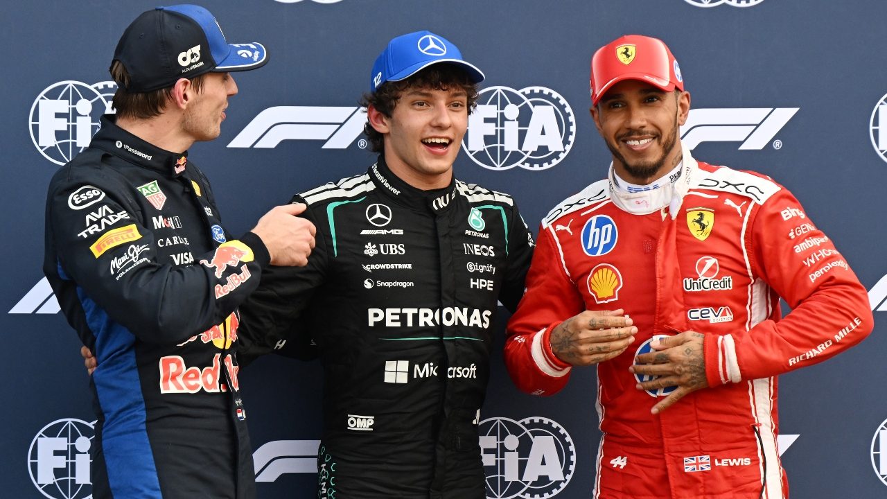 Verstappen e Hamilton scherzano con Antonelli in pole al GP di Monaco: "Luci spente, aspetta 2 secondi"