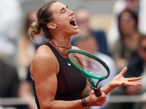 Il crollo di Sabalenka al Roland Garros, urla contro se stessa: “Come fai a essere così irritante Aryna?!”