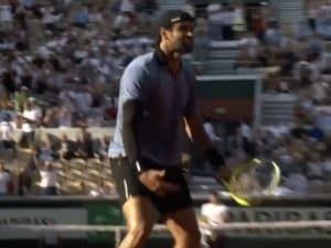 Berrettini ai quarti del Roland Garros, il gesto rivolto alla panchina: “Qui grazie al mio carattere”