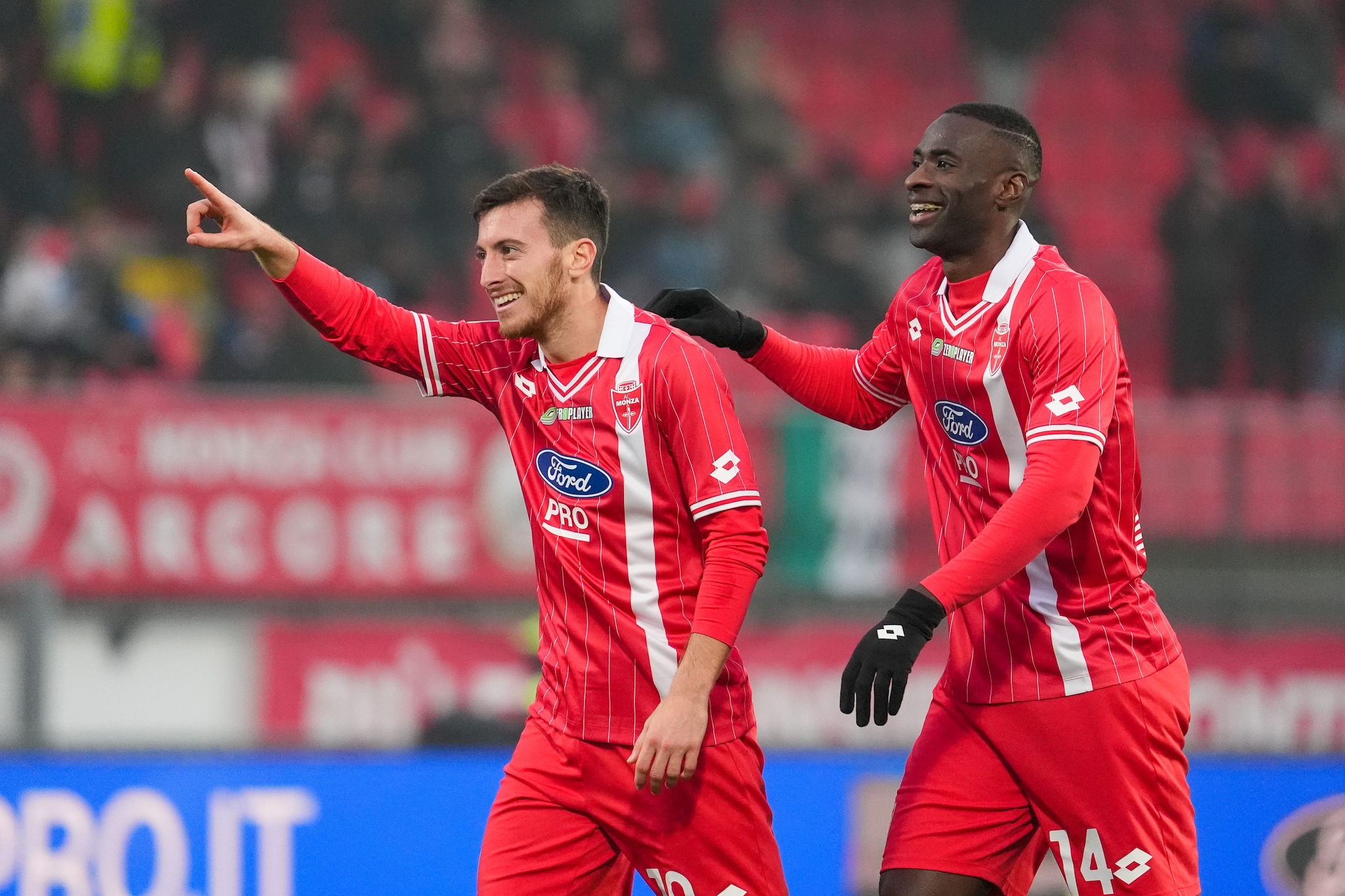 Birindelli dopo un gol con il Monza.