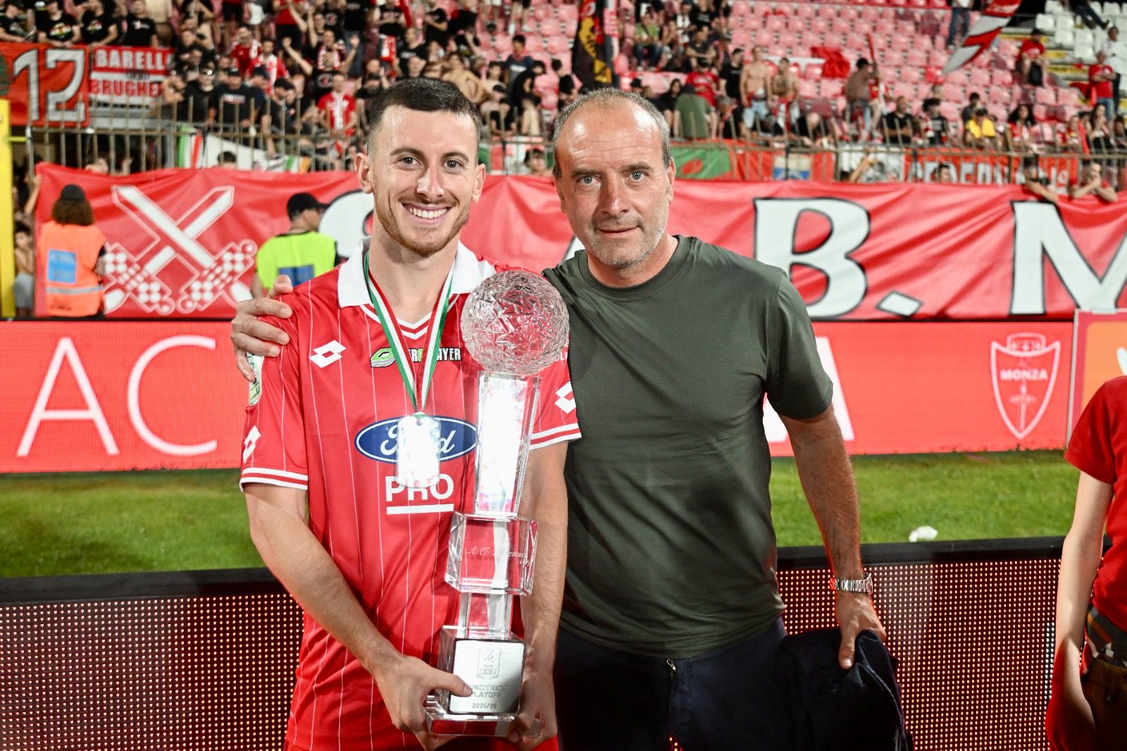 Birindelli festeggia la promozione del Monza in Serie A (foto Buzzi–AC Monza)
