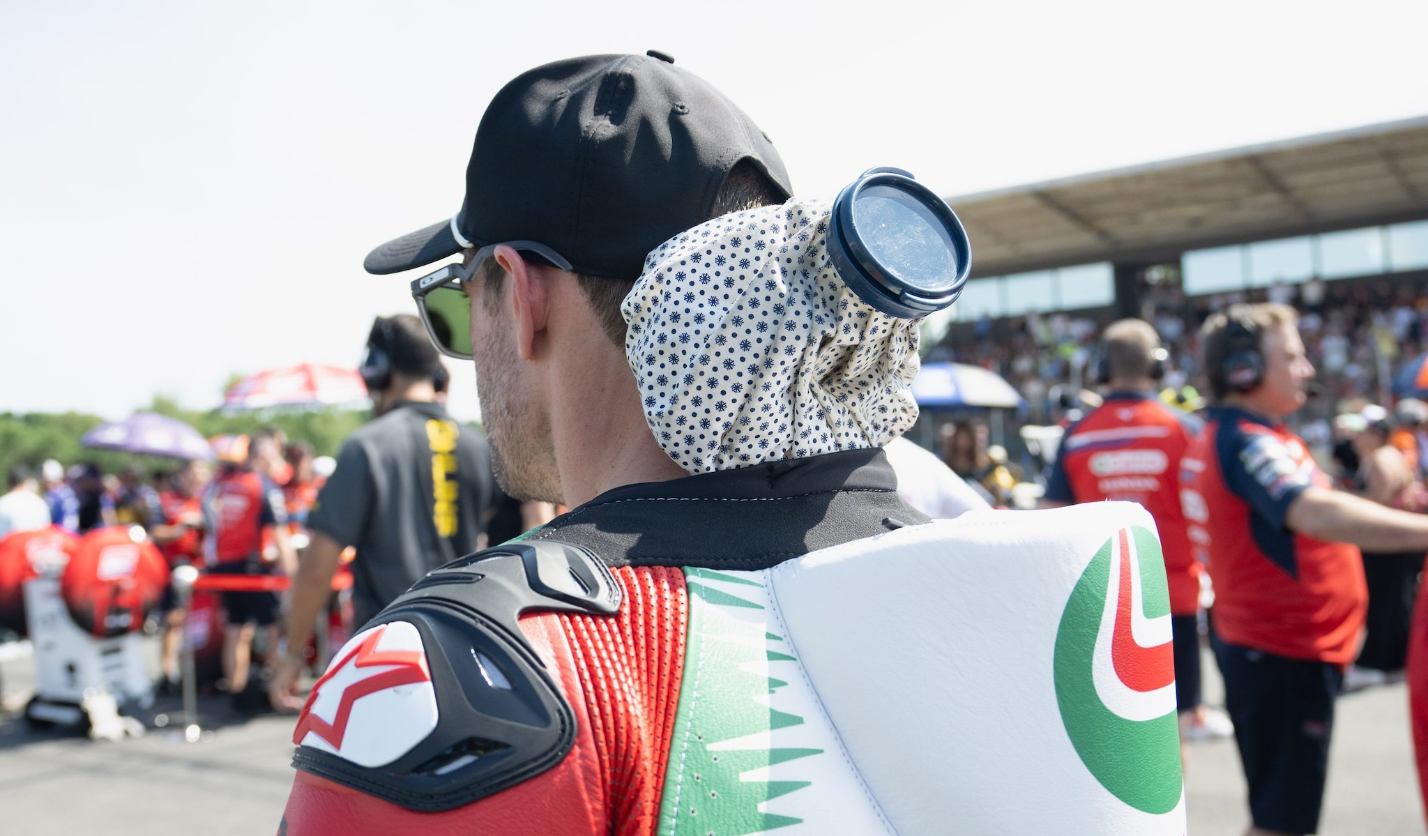 Piloti MotoGP lasciati a cuocere in griglia a 57° a Brno: "Non si rifiutano perché poi non li pagano"