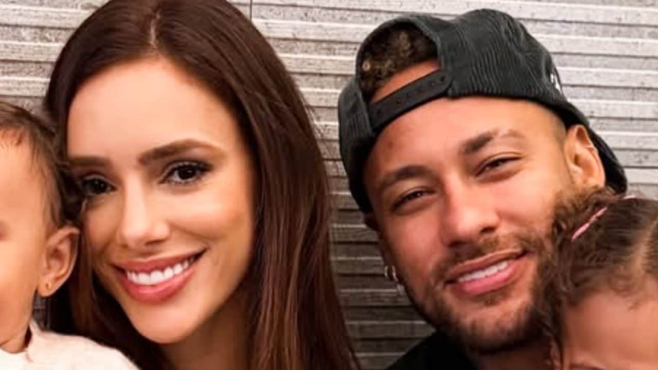 La moglie di Neymar Bruna Biancardi: "La gente pensa che siamo mogli trofeo e non lavoriamo. Io pago le bollette"