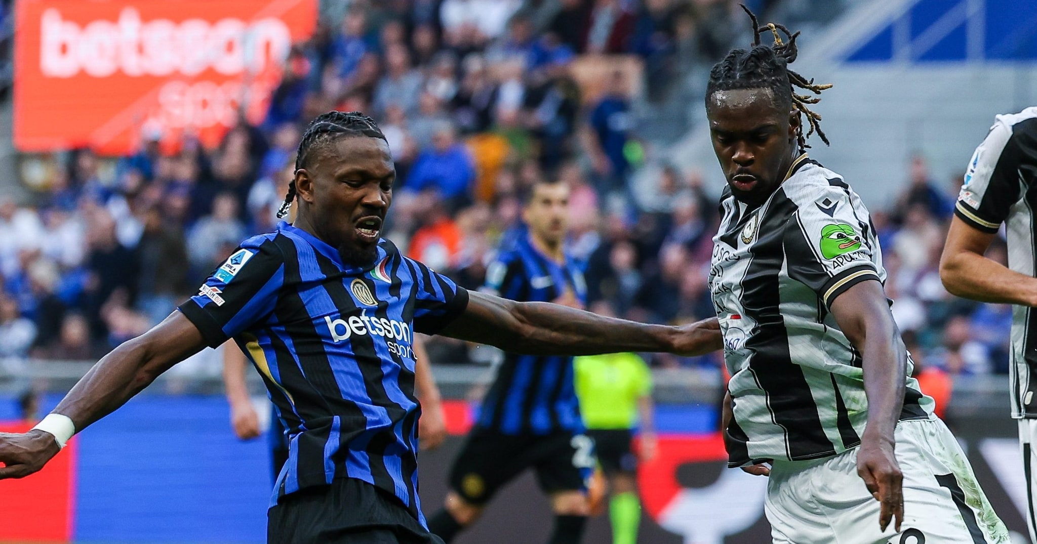 Calciomercato, news di oggi in diretta: Inter più vicina a Solet, la Juve ha l'accordo col Dibu Martinez