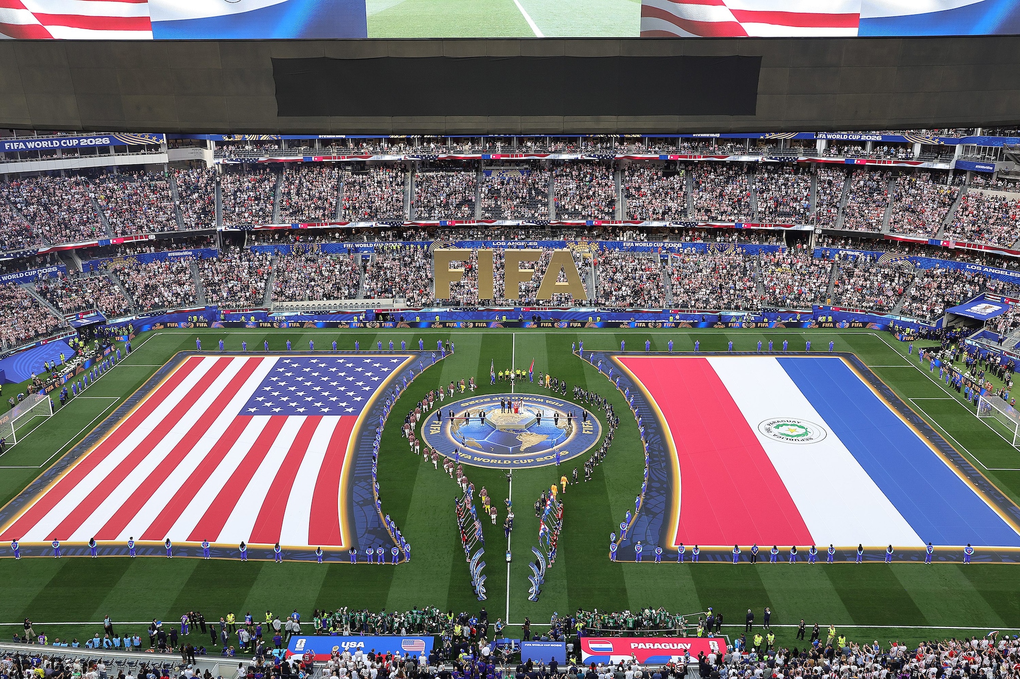 Un'immagine del nuovo cerimoniale che precede le partite dei Mondiali di calcio.