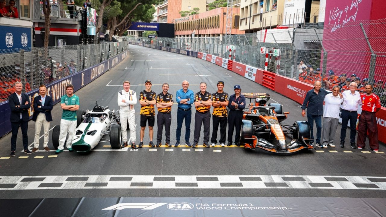 Hamilton e Alonso si ignorano anche nella foto che celebra i 1000 GP in F1 della McLaren