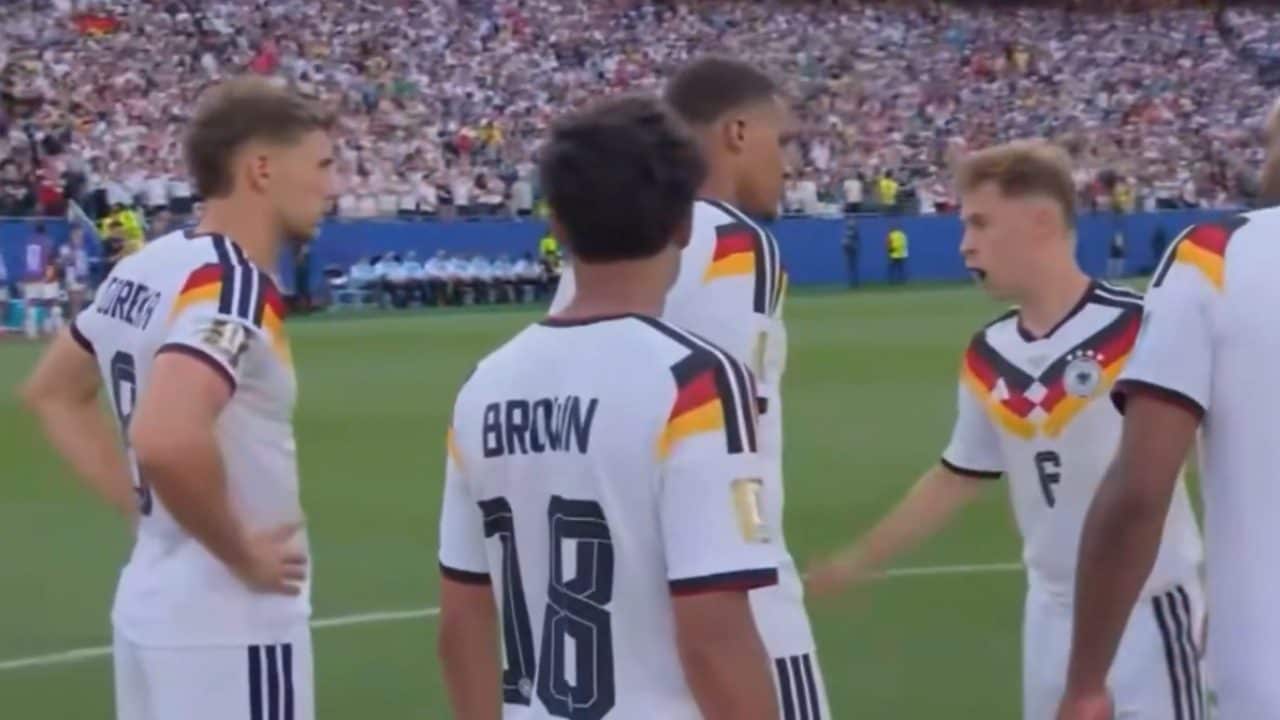 Goretzka sotto accusa per l'eliminazione della Germania: Kimmich gli chiede due volte di tirare il rigore