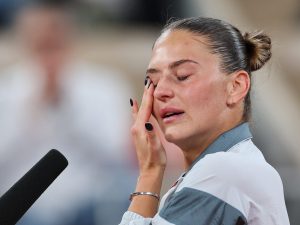Kostyuk-Andreeva, semifinale tesa al Roland Garros: “Come fa a dormire mentre il suo Paese uccide altra gente”