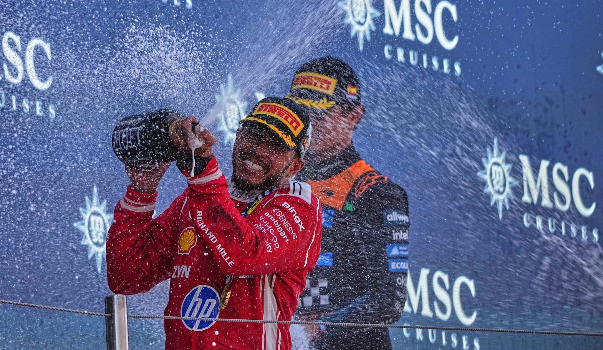 Lewis Hamilton ha portato la Ferrari alla vittoria a Barcellona.