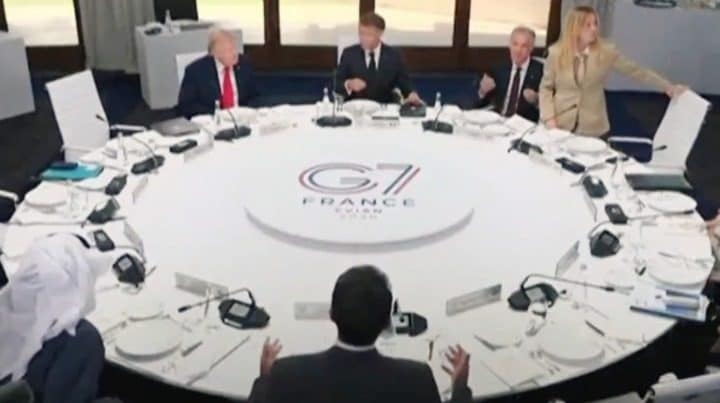 L'emiro del Qatar provoca Macron al G7 davanti a Trump: "Fai finta di essere contento per il PSG"