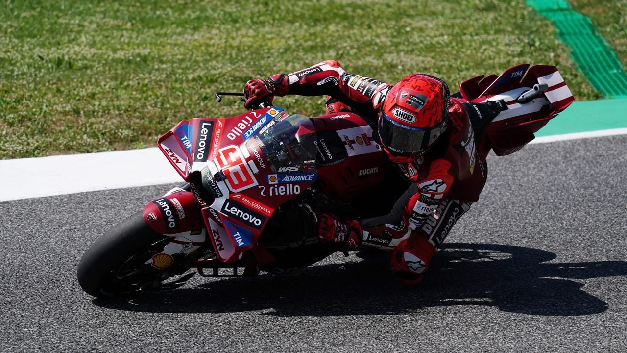 Marc Marquez si prende la pole al GP Ungheria nonostante la caduta. Seconda fila tutta italiana