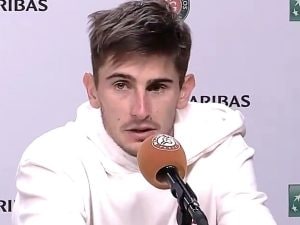 Arnaldi racconta la notte insonne al Roland Garros: “È venuto il medico in camera, vomitavo sempre”