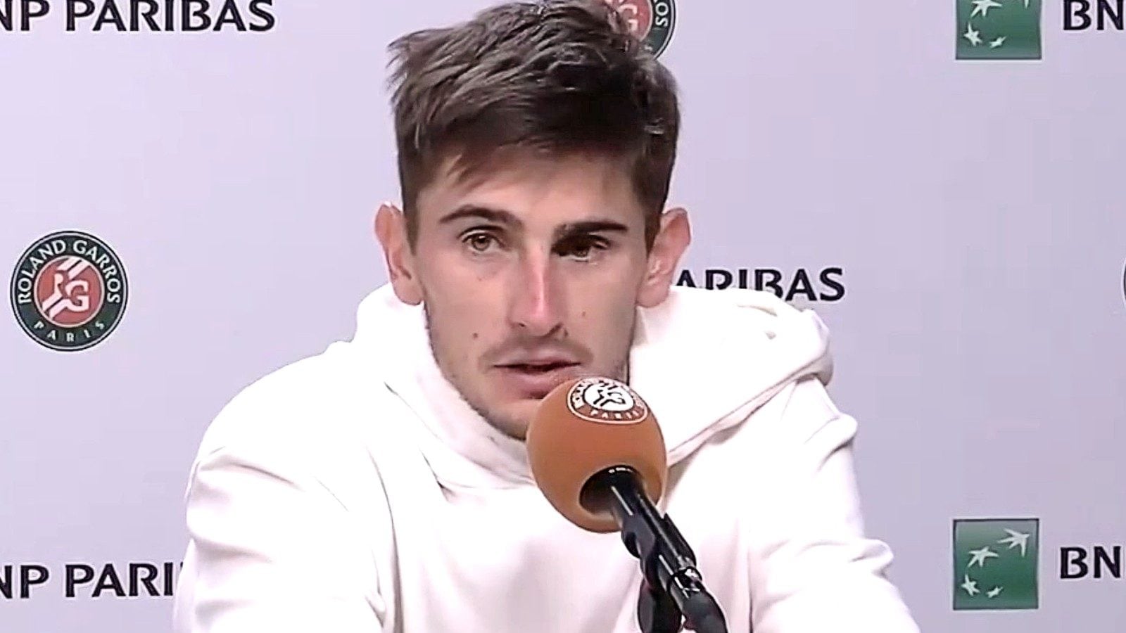 Arnaldi racconta la notte insonne al Roland Garros: "È venuto il medico in camera, vomitavo sempre"
