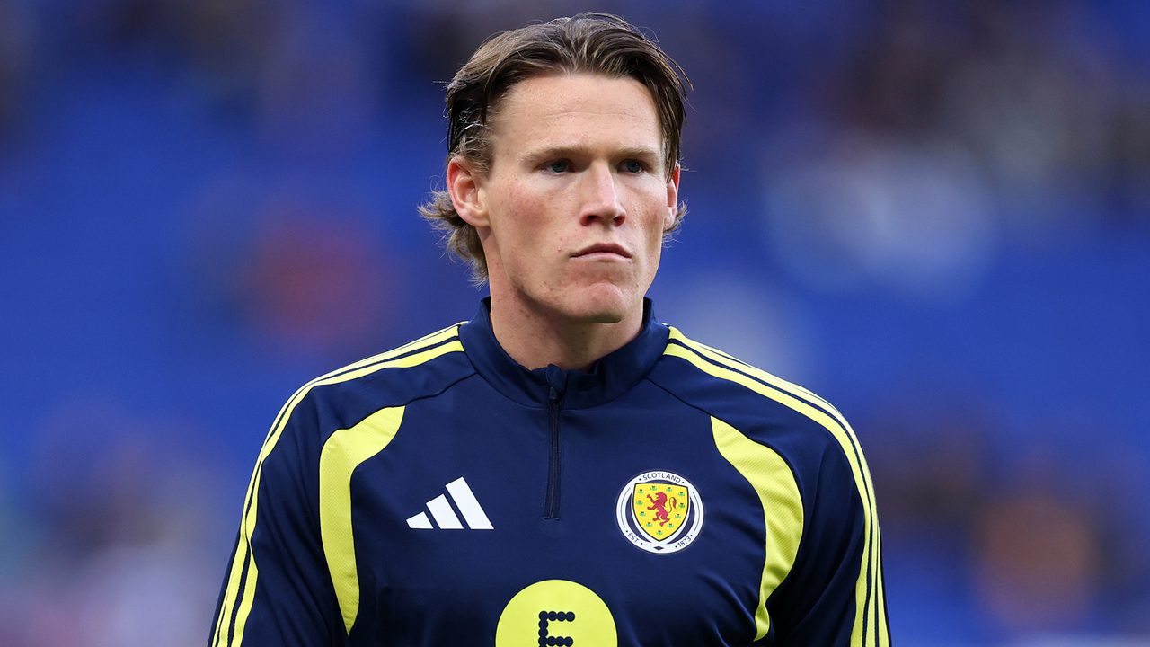 Scott McTominay isolato dal resto della Scozia ai Mondiali: viaggia da solo con un medico