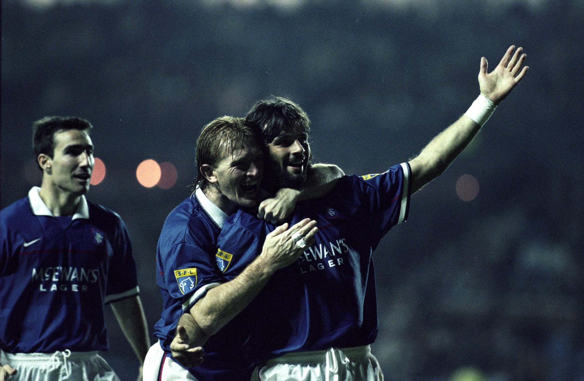 Negri esulta dopo un gol con i Gers.