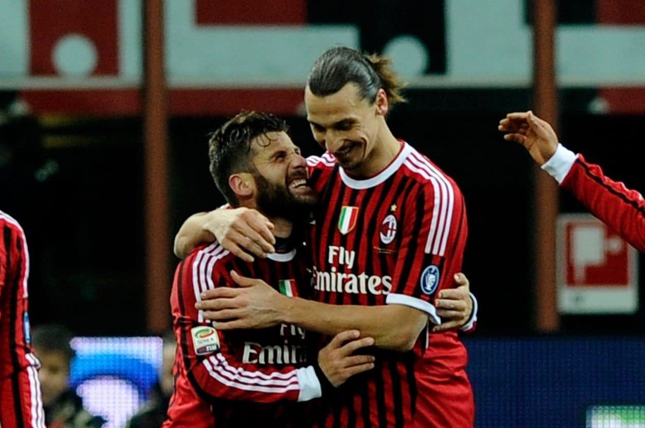 Nocerino abbraccia Ibrahimovic: l’asse in campo tra i due portò tanti gol in dote al centrocampista nel 2011/12