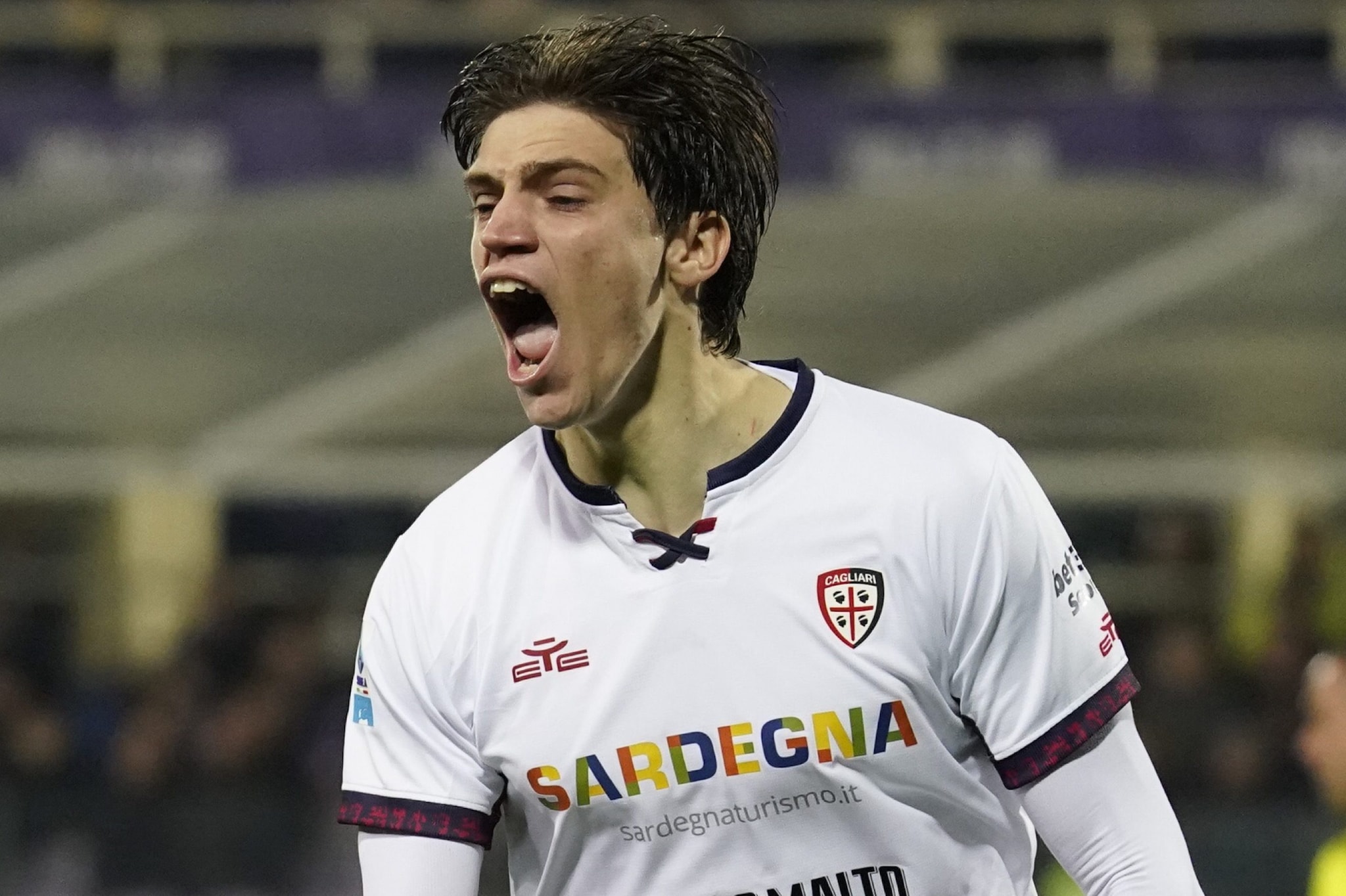 Calciomercato, news di oggi in diretta: Rilancio Inter per Palestra a 45 milioni, Juve su Martinez e Kessie, la Roma ha il sì di Greenwood