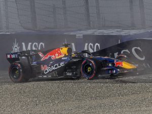 https://staticfanpage.akamaized.net/wp-content/uploads/sites/27/2026/06/perche-non-subito-doppia-bandiera-gialla-qualifiche-austria-300x225.jpg