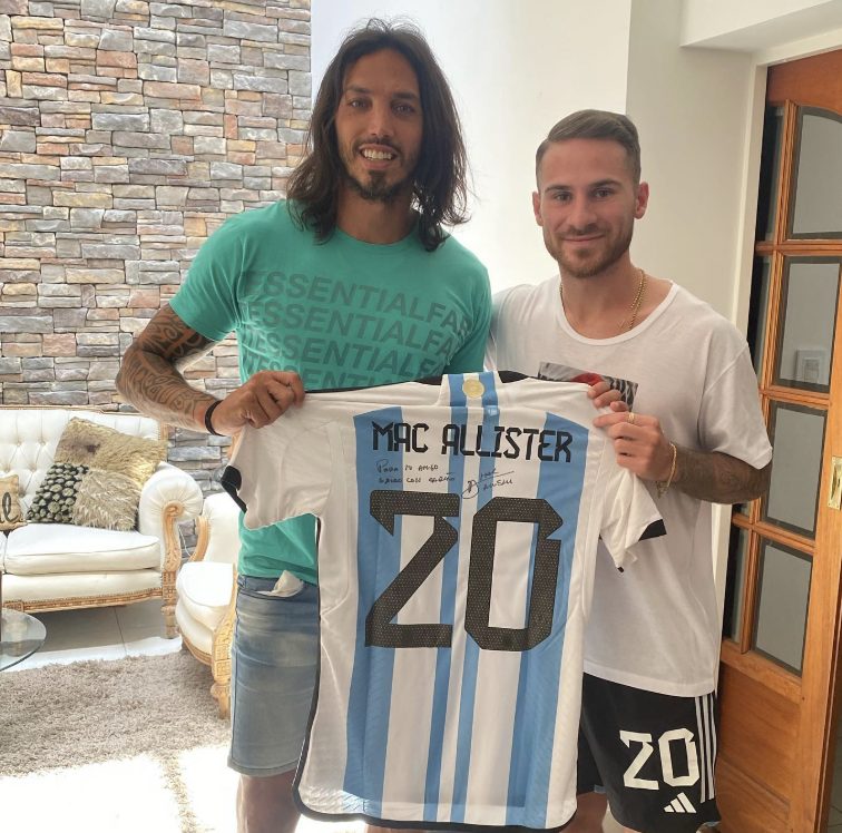 Schelotto ha giocato con Mac Allister ai tempi del Brighton