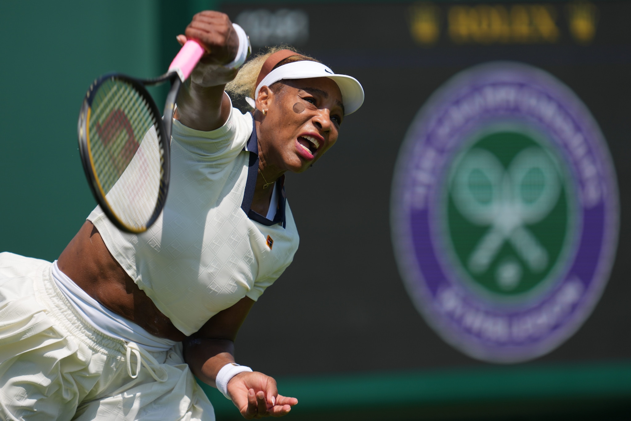 Serena Williams in allenamento a Wimbledon.