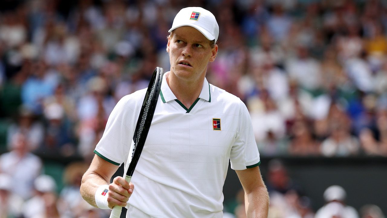 Sinner-Kecmanovic, la diretta LIVE di Wimbledon: brutta caduta per Jannik in avvio di 3° set