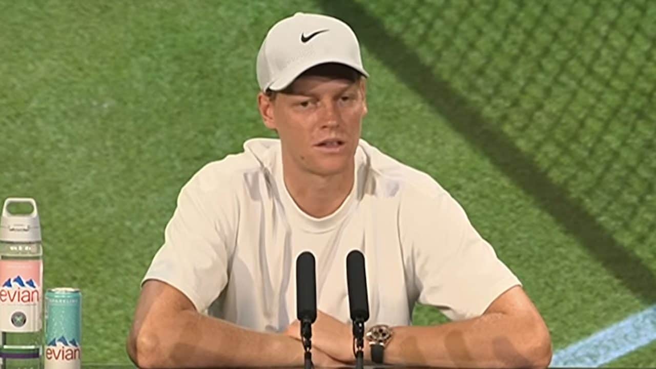Jannik Sinner è stanco delle polemiche a Wimbledon: "Sono qui per parlare di tennis"