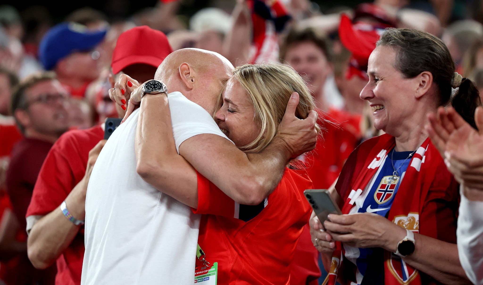 Solbakken si precipita sugli spalti alla fine di Norvegia-Senegal: la corsa speciale dalla moglie Anniken