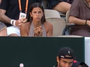 La sorella di Cerundolo fa la macumba a Berrettini nel tie-break: gesti iettatori alle spalle di Matteo