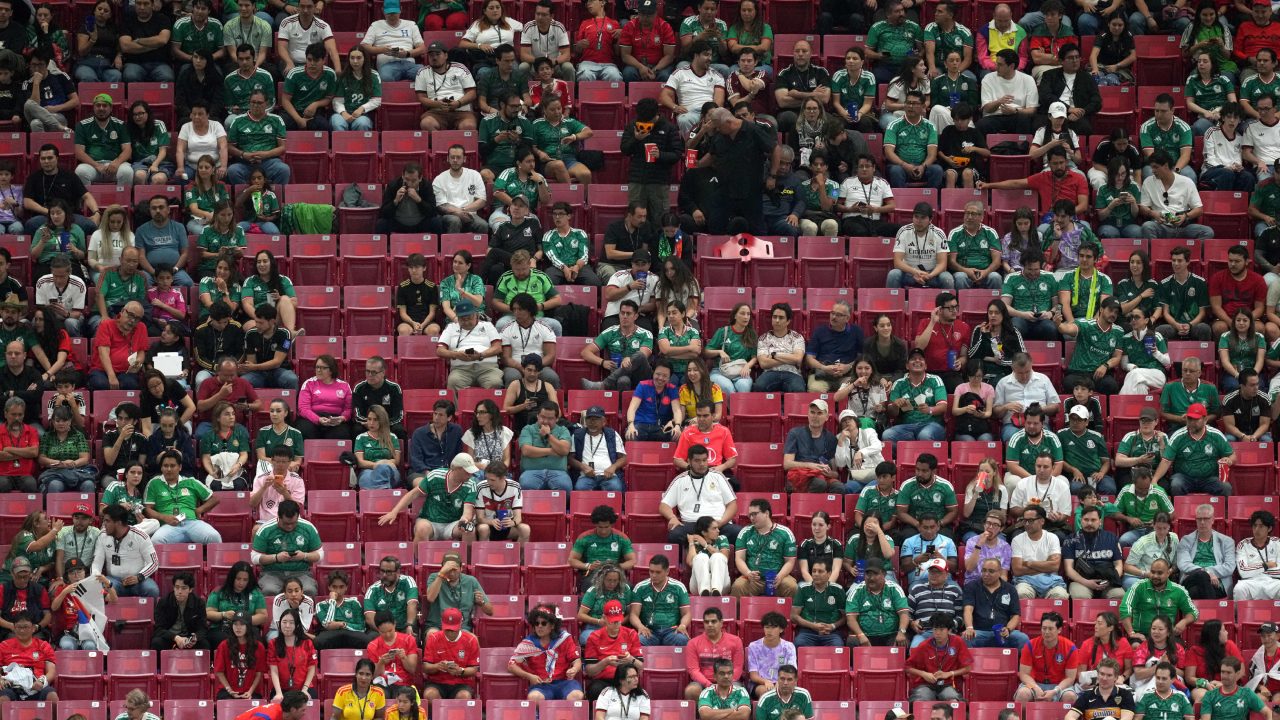 La FIFA spiega gli spalti semi vuoti ai Mondiali: "I tifosi col biglietto stavano nei corridoi"