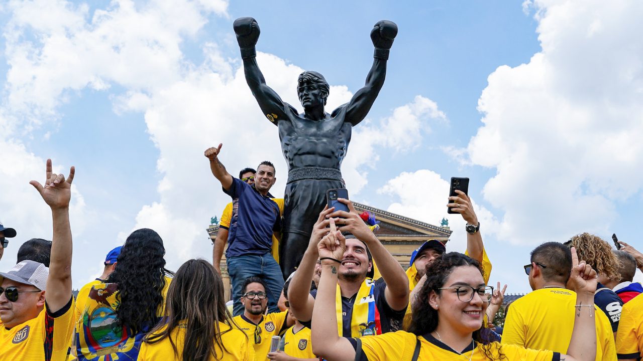 "Attenti alla maledizione della statua di Rocky": l'avviso dello stato della Pennsylvania ai Mondiali