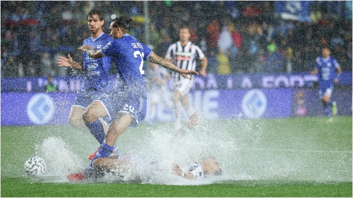 Un momento della partita tra Union Brescia e Ascoli prima della sospensione.