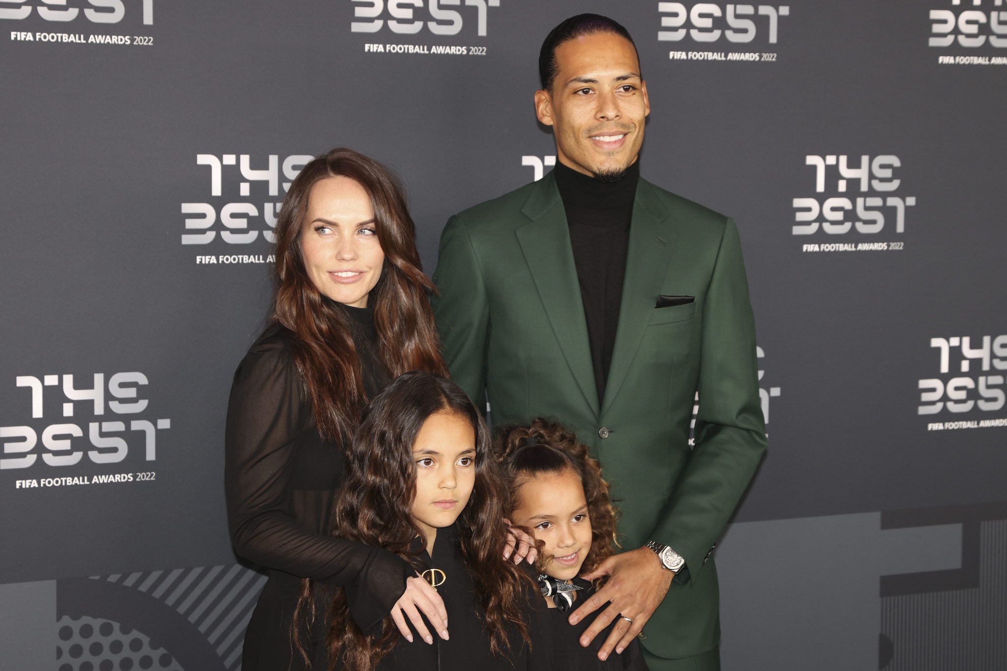 Virgil van Dijk con la moglie Rike e le due figlie