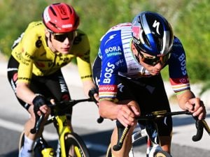 Il preparatore personale di Vingegaard va alla Red Bull per allenare Evenepoel: suo avversario al Tour