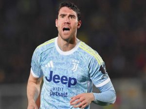 Vlahovic e la Juventus, resa dei conti sullo stipendio: “Pensate di meritare più soldi di Yildiz?”