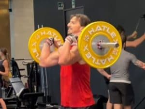 Il video di Ibrahimovic in palestra nel pieno del caos Milan, tifosi furiosi: “Morning routines”