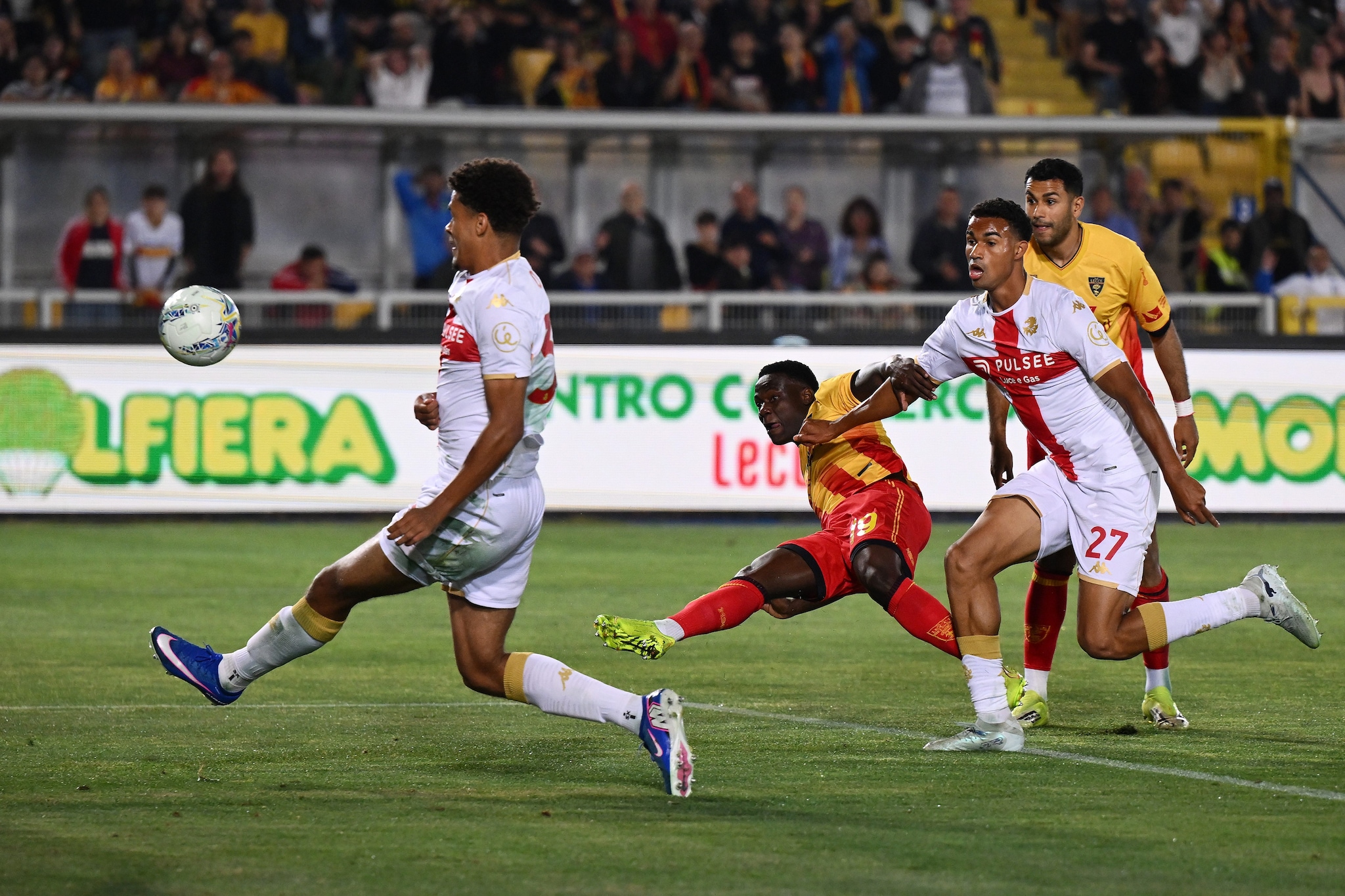 Banda in azione con la maglia del Lecce.