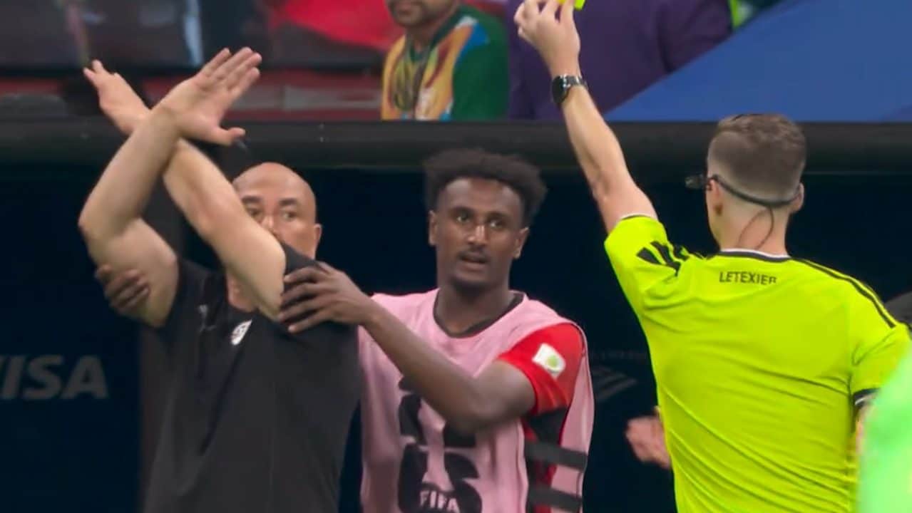 Il CT dell’Egitto sospettoso: “Ho parlato con l’arbitro Letexier. Penso stesse nascondendo qualcosa”