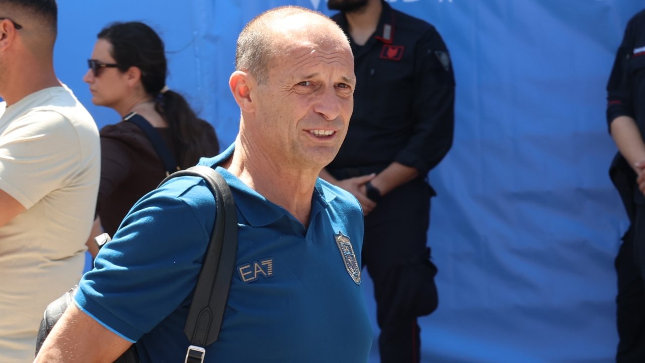 Allegri salta gli allenamenti del Napoli, rinviata anche la presentazione ai tifosi: cambia il programma