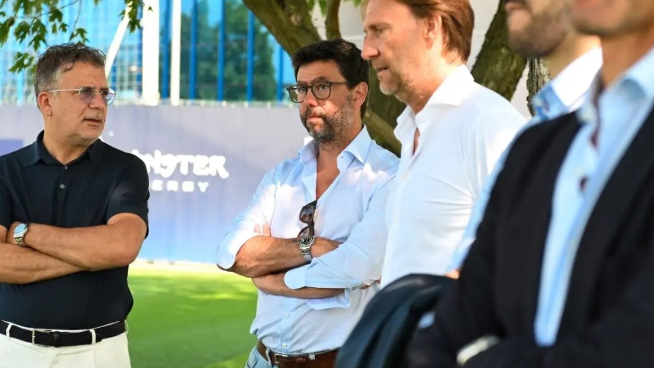 Il Parma pubblica una foto di Andrea Agnelli: cosa ci faceva l'ex presidente Juve nel ritiro di Collecchio